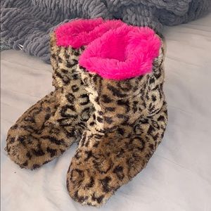 dearfoams Shoes - cheetah slippers dearfoams Shoes - cheetah slippers